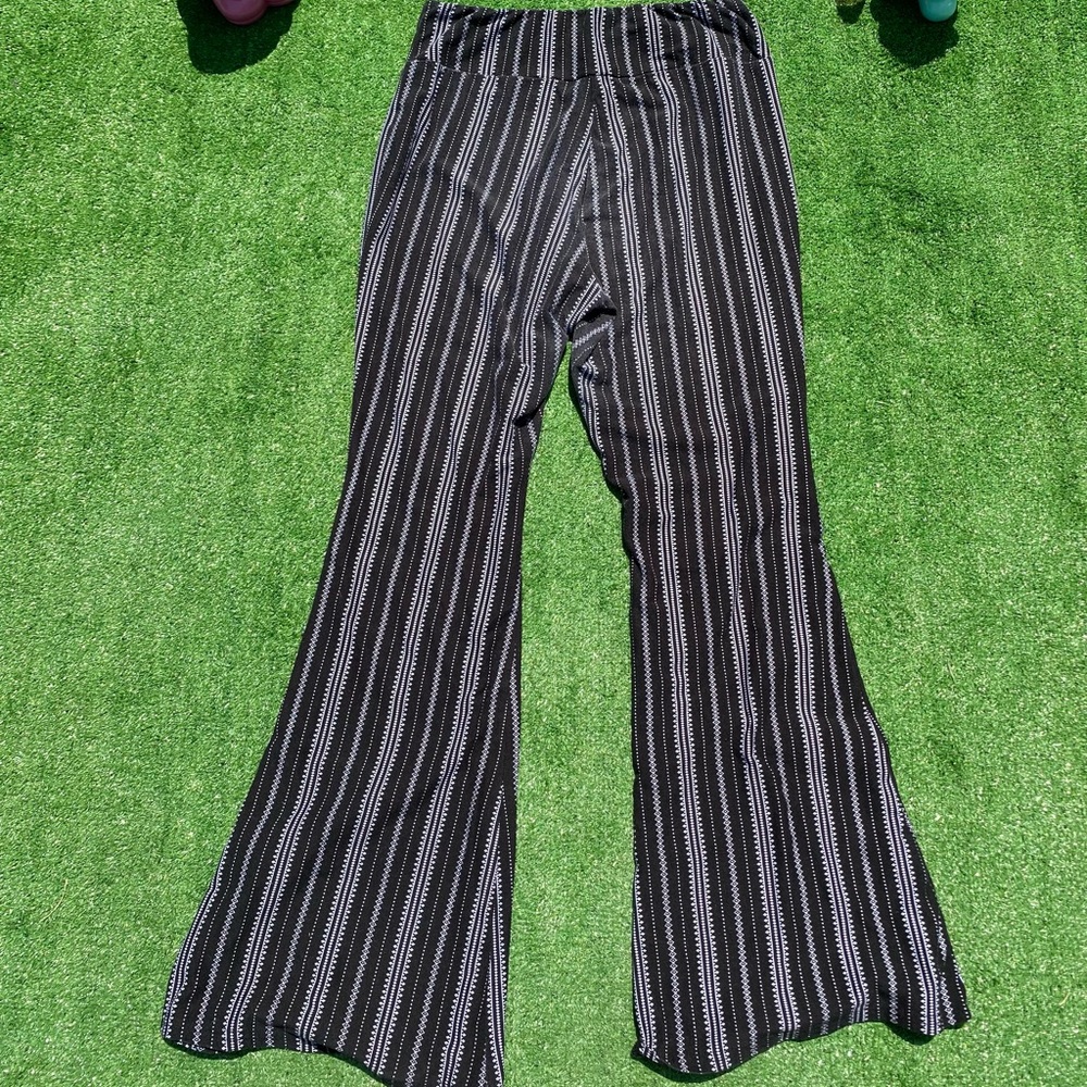 Black and White Patterned Flare Pants - Picture 3 of 3